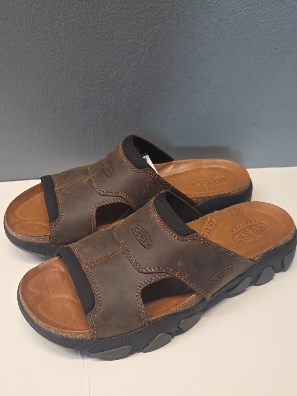 Keen Men's Brown Leather Slide Sandals with Black Accents SIZE 8.5